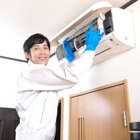 エアコンクリーニングは自分でできる？専門業者に任せるメリットを解説サムネイル